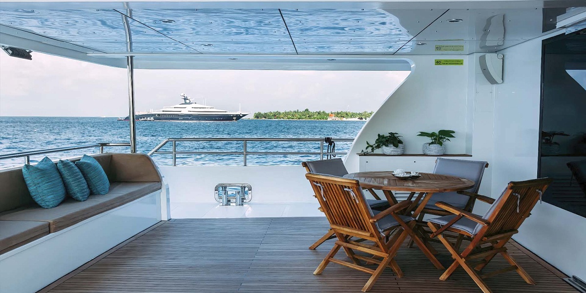 Аренда 31 метровой мега яхты Alice на Мальдивах - всё включено